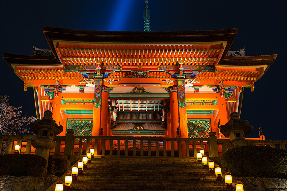 清水寺 正門 丹塗りの仁王門