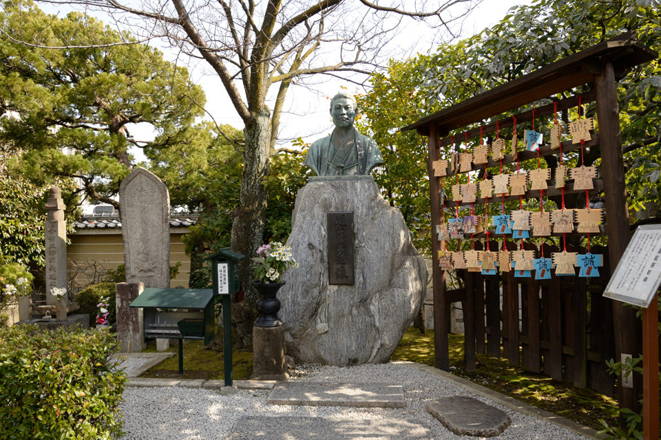 近藤勇の胸像