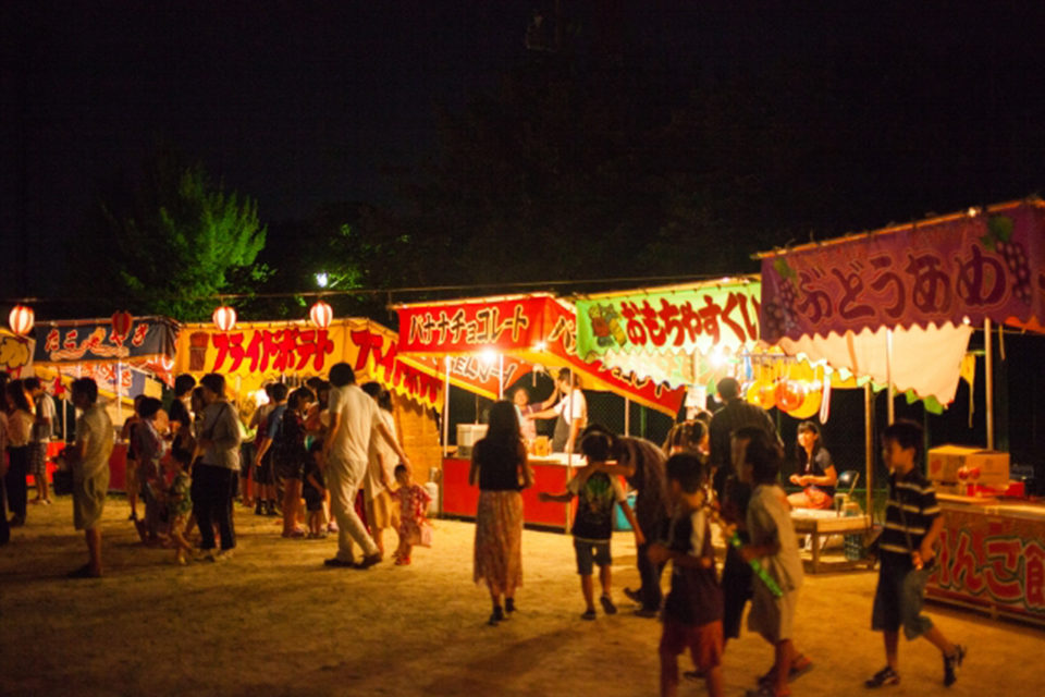 お祭りや縁日の必須アイテムといえば屋台で決まり、祇園祭ほか、屋台が並ぶお祭りと屋台の周辺事情あれこれ