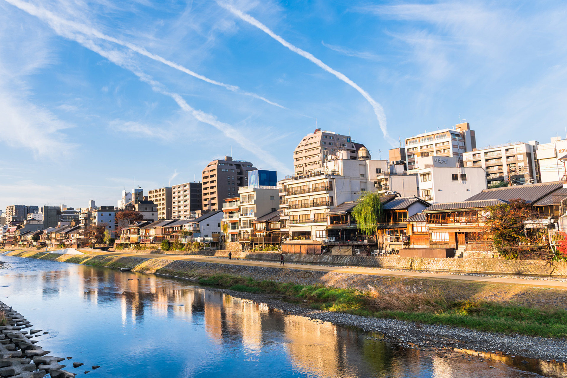 京都-鴨川-納涼床