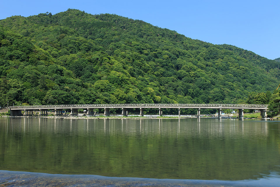 平安時代から人々を魅了してきた景勝地 心洗われる風光明媚な嵐山を散策